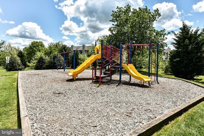 Building Photo - 21820 Leatherleaf Ct