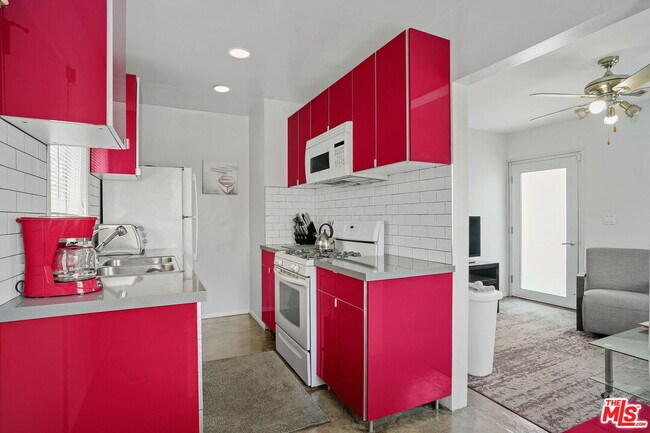 Building Photo - 709 Ocean Park Blvd