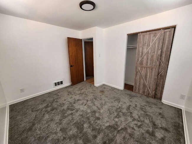 Building Photo - Charming 2 Bed 1 Bath in Park Hill!