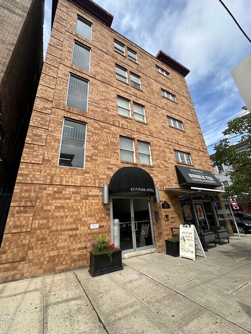 Building Photo - 4115 Park Ave Apartments