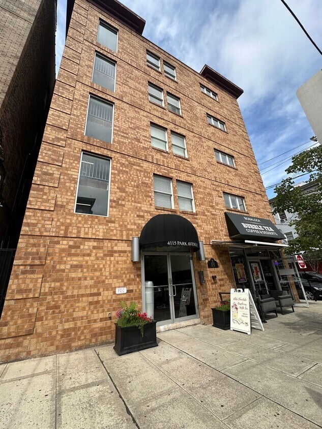 Building Photo - 4115 Park Ave Apartments