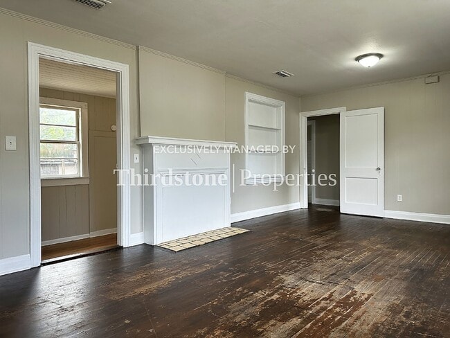 Building Photo - 562 W 49th St