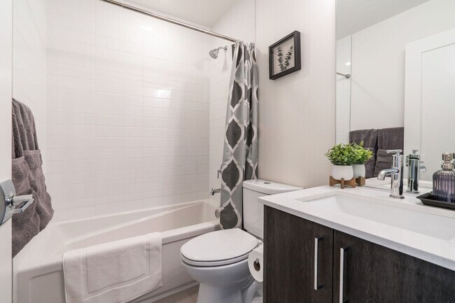 Building Photo - 1835 14th Ave