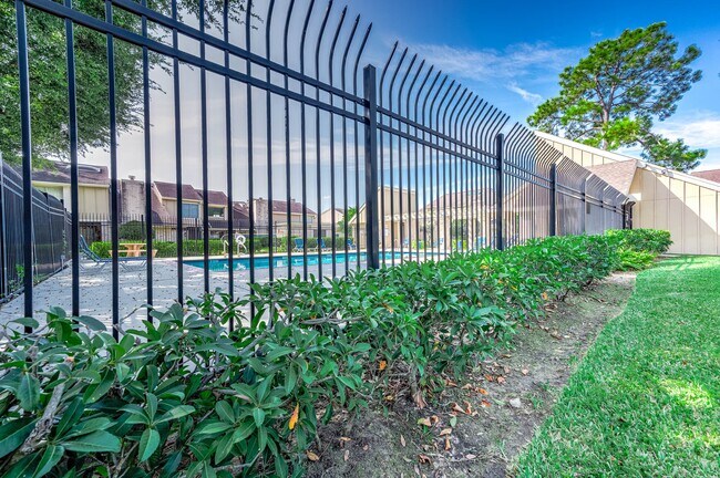 Building Photo - 11609 Village Pl Dr