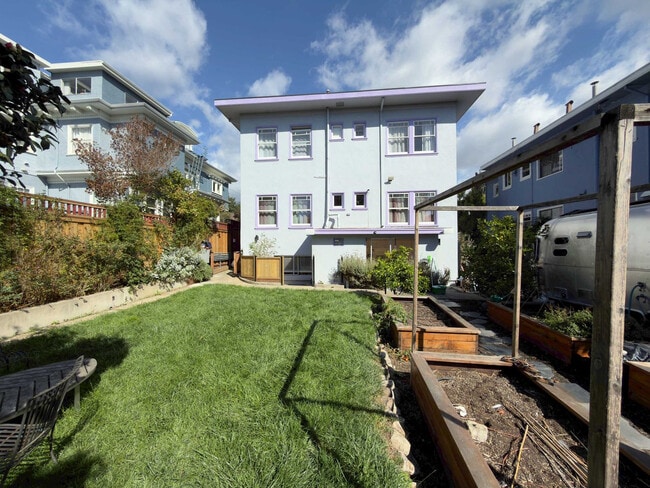 Building Photo - 3148 College Ave