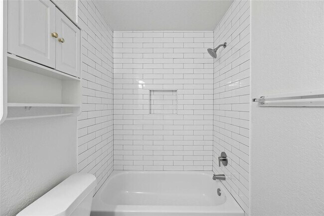 Building Photo - 502 Rockmoor Dr
