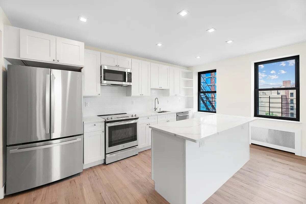 Building Photo - 101 E 116th St