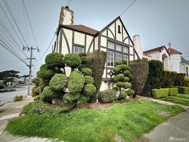Building Photo - 1599 35th Ave