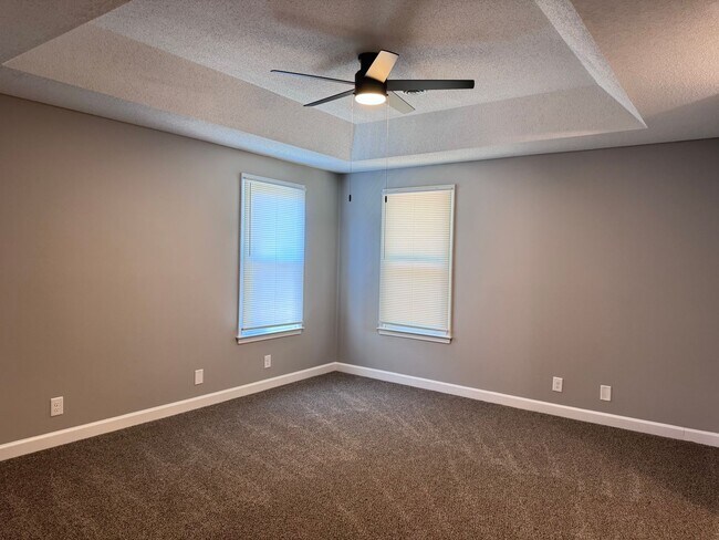 Building Photo - 130 Shady Maple Dr