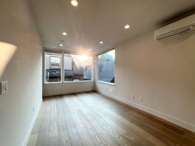 Building Photo - 9224 35th Ave SW