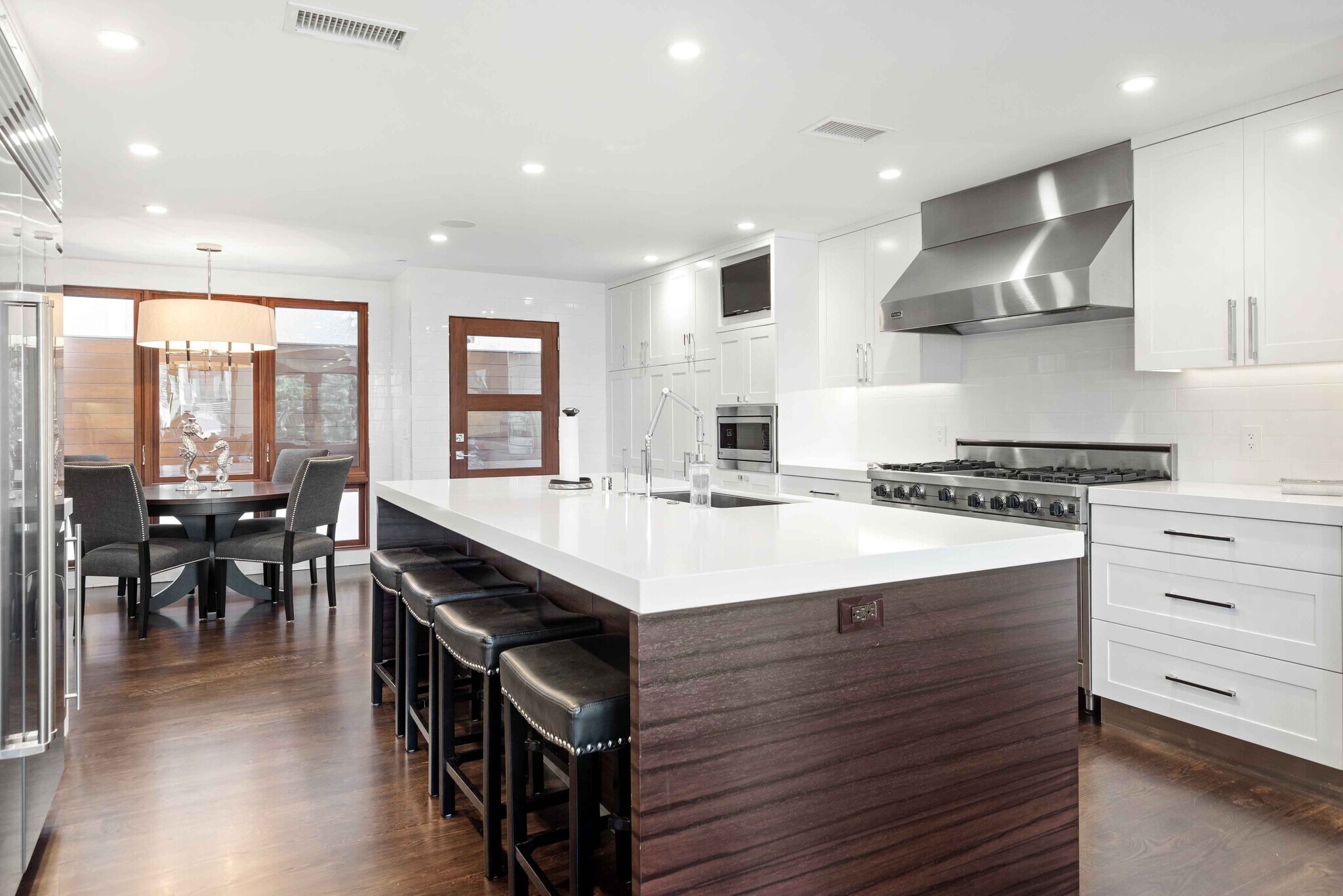 Building Photo - 716 Manhattan Ave