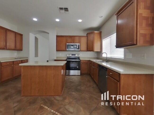 Building Photo - 8809 W Gardenia Ave
