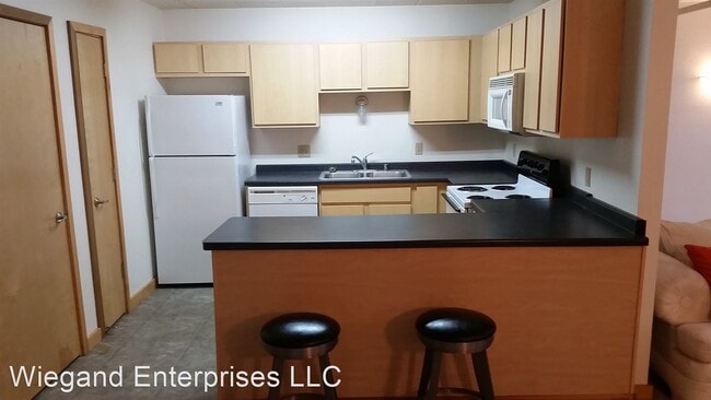 Building Photo - 2125 W Kilbourn Ave