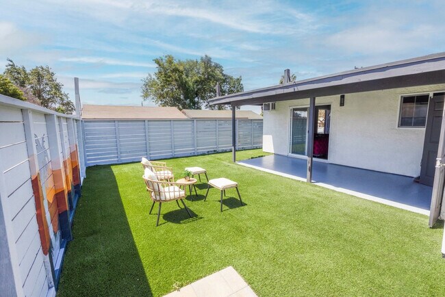 Building Photo - 1063-67 Gillespie Dr