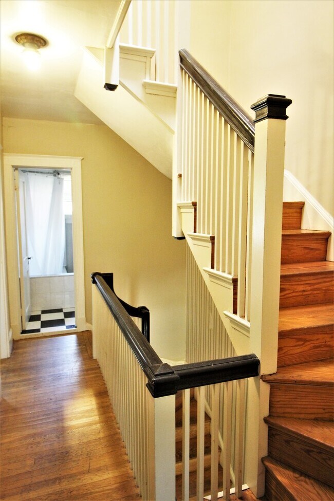 Building Photo - 2026/2027 Off-Campus JHU Spacious 5bd/2ba Rowhome OSP & W/D! Available 6/8