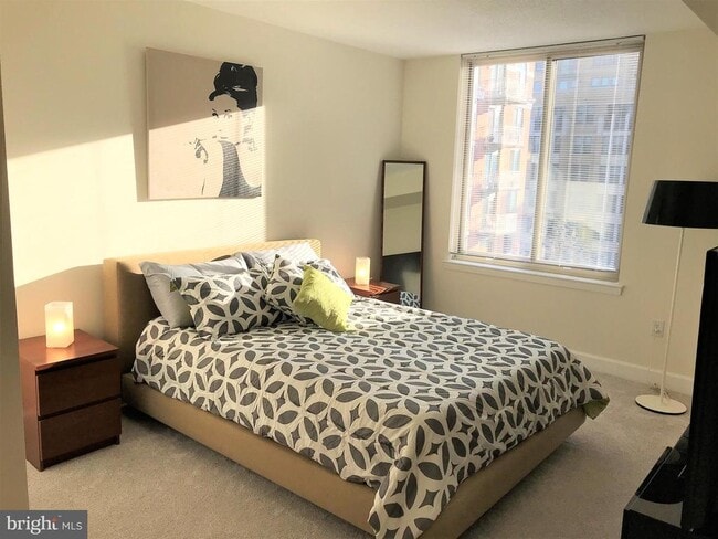 Building Photo - 1220 N Fillmore St