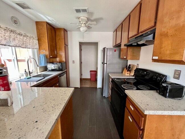 Building Photo - 7063 Deerhurst Ct