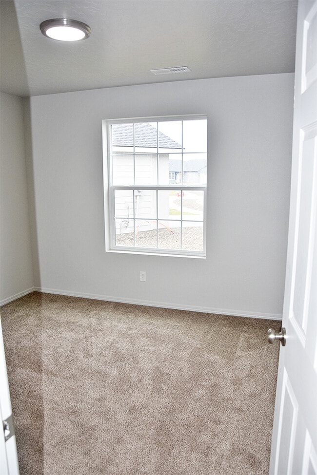 Building Photo - 17680 N Pegram Way
