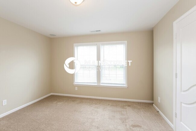 Building Photo - 4 Bedroom Pet-Friendly Home in Charlotte, NC with Main Street Renewal