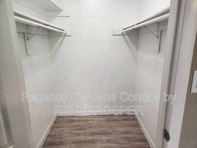 Building Photo - 5540 Devonbriar Way