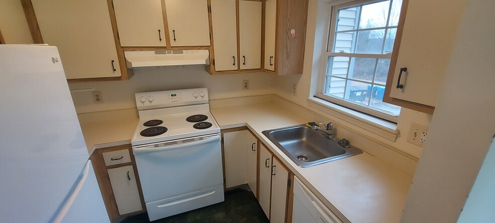 Building Photo - 38 Crystal Ln