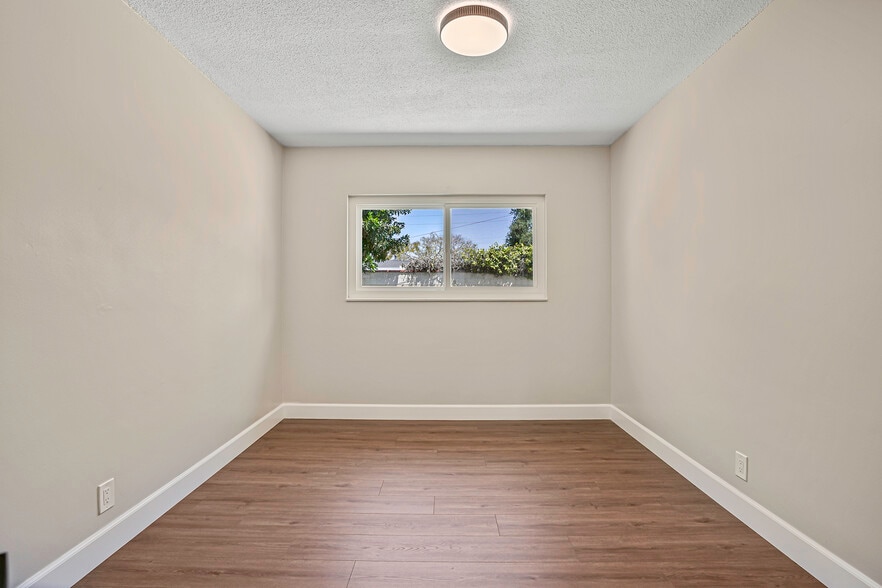 Building Photo - 5981 E Belen St