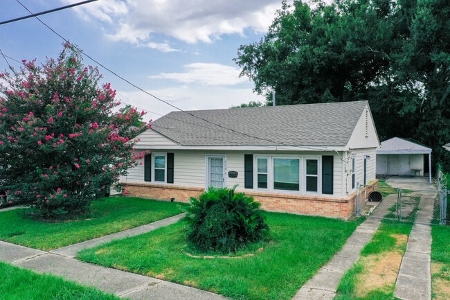 Primary Photo - 620 Edenborn Ave