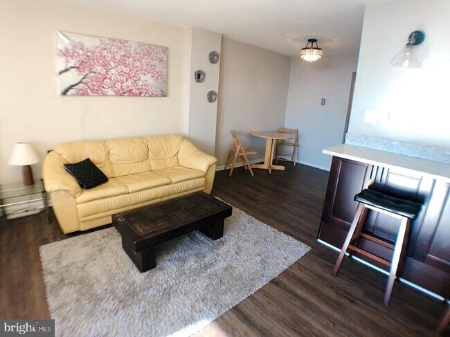 Building Photo - 118 Monroe St