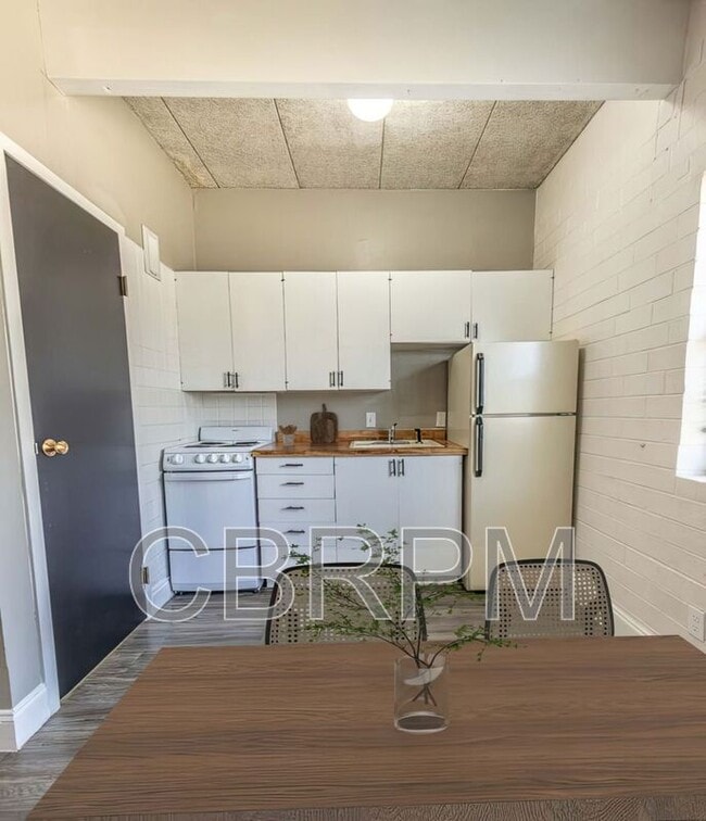 Building Photo - 2601 York Ave