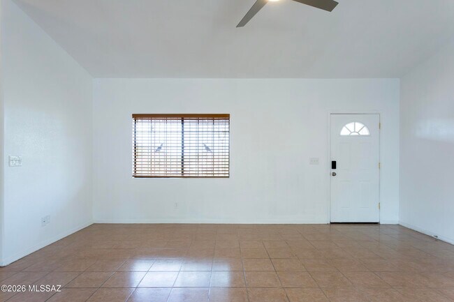 Building Photo - 1081 Paseo Freno