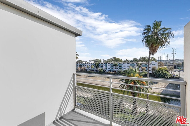 Building Photo - 4980 S Centinela Ave