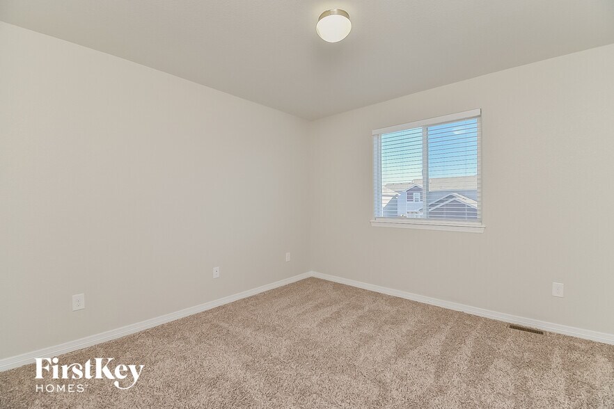 Building Photo - 10913 Nolin Dr