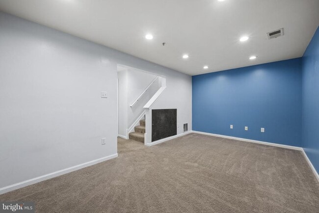 Building Photo - 703 Horse Chestnut Ct