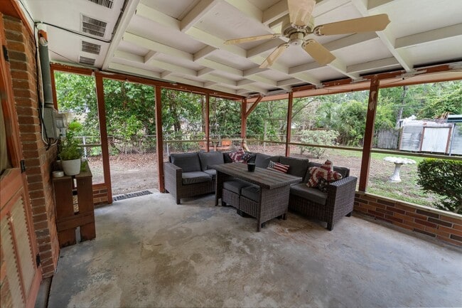 Building Photo - Charming 3-Bedroom Home on Savannah’s Southside with Covered Patio and Large Backyard