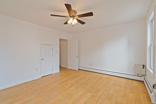 Building Photo - 337 Summit Ave