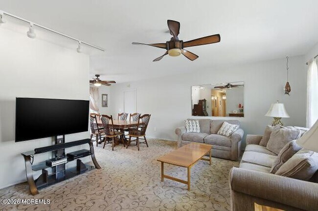 Building Photo - 1163 Manor Dr