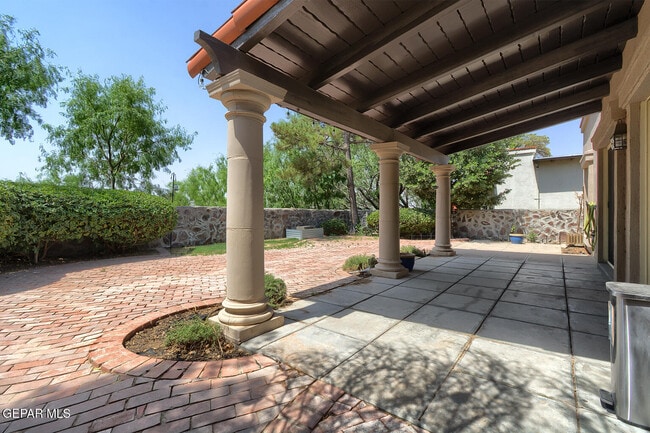 Building Photo - 6167 Los Felinos Cir