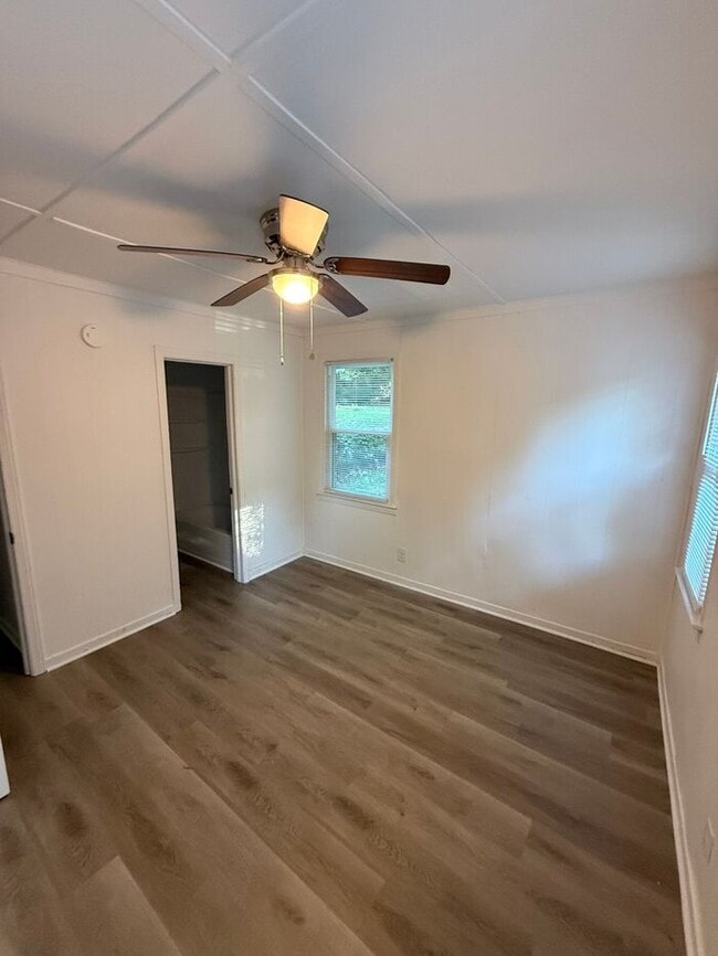 Building Photo - 605 Betty St