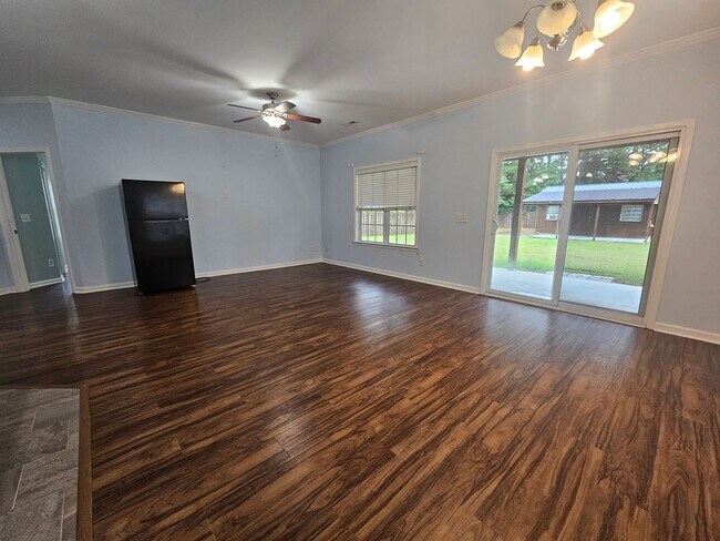 Building Photo - 109 Penquin Pl