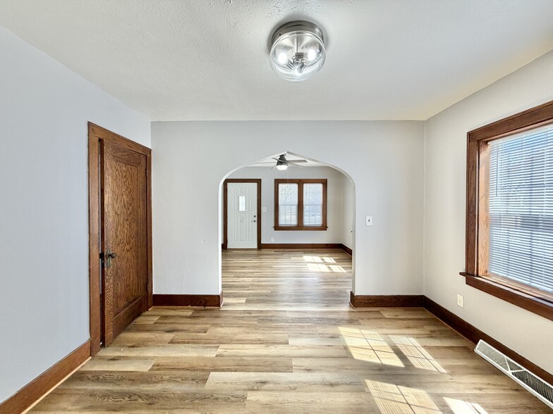 Building Photo - 1212 Center Ave