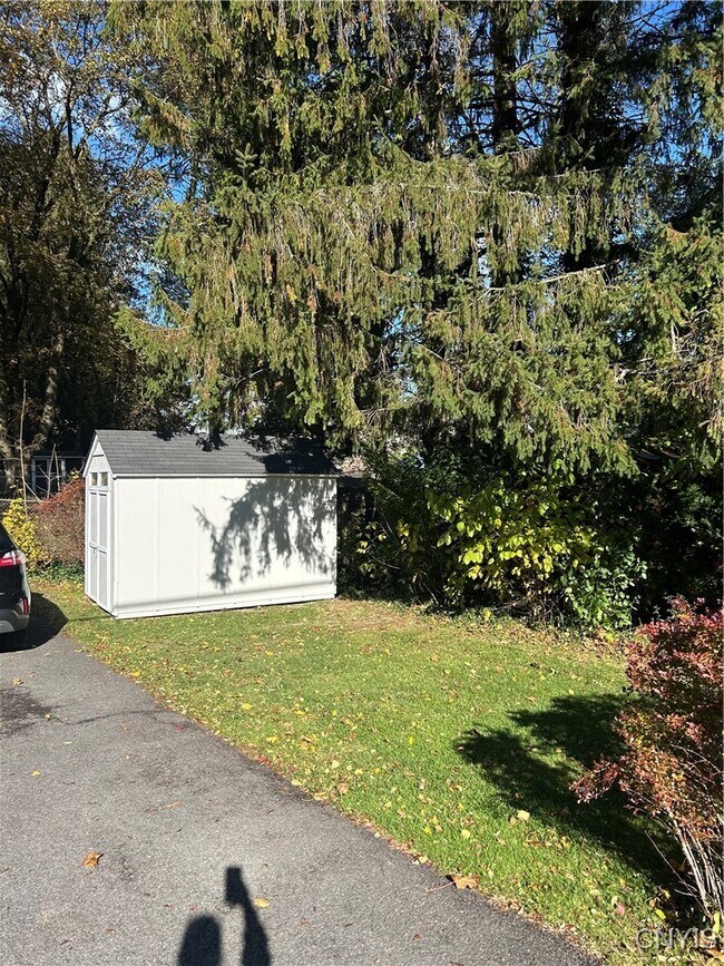 Building Photo - 200 McClennan Dr