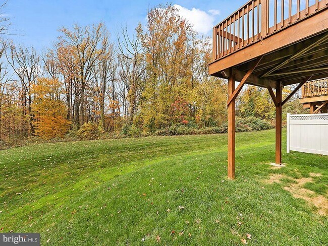 Building Photo - 523 Chestnut Ct