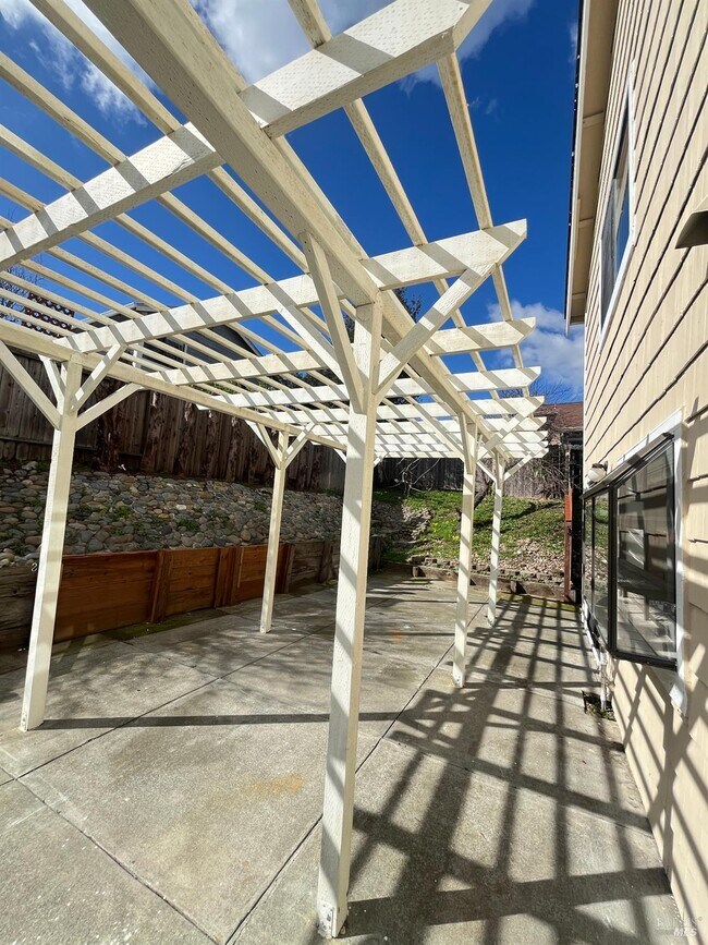 Building Photo - 111 Thresher Dr