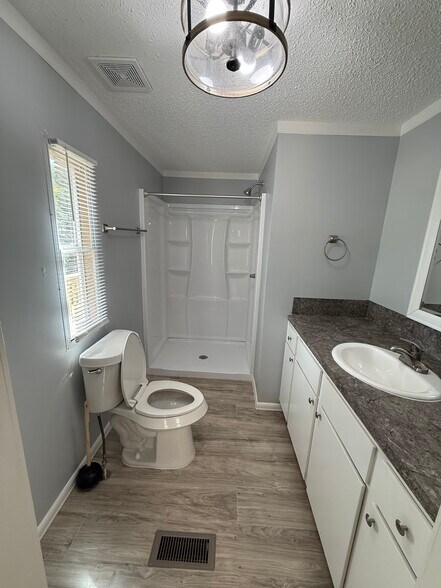 Master Bath - 516 Crouch Rd