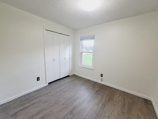 Building Photo - 2136 Little River Ln