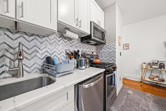 Building Photo - 429 Fairmount Ave