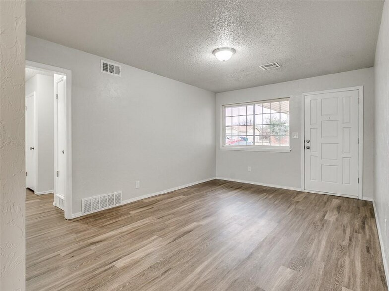 Primary Photo - 2717 SW 80th St