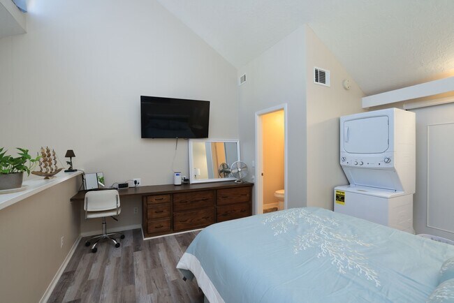Building Photo - 12600 Melville Dr
