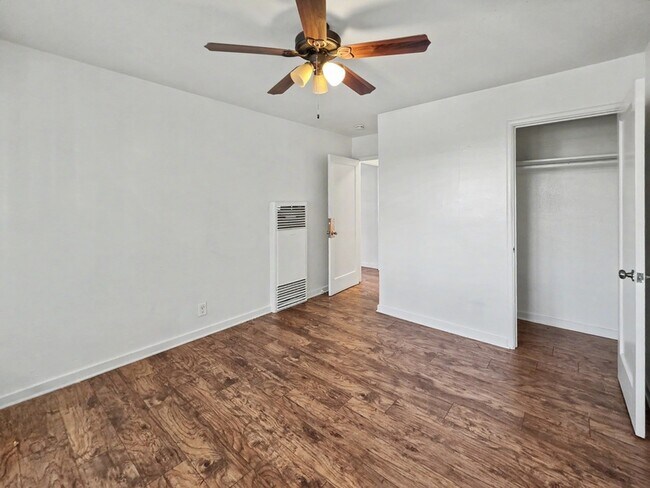 Building Photo - 1916 E Hunter Ave