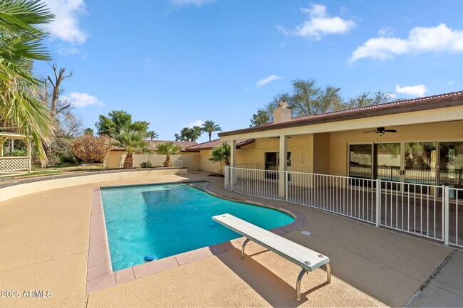 Building Photo - 5310 E Camelback Rd